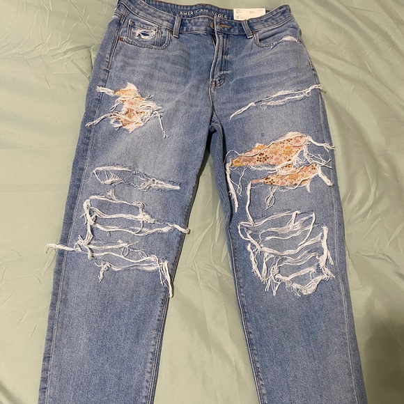 American Eagle Outfitters Pants - NWT-American Eagle Mom Jeans-Women’s Size 10 Short (30W)